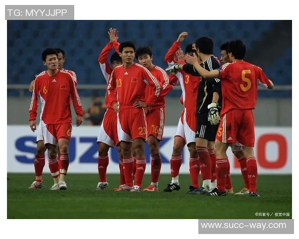 退役球星齐聚一堂留下珍贵合照共同见证足球辉煌时刻